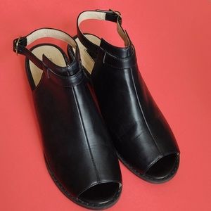 Topshop Black Strap Sandal Size 7